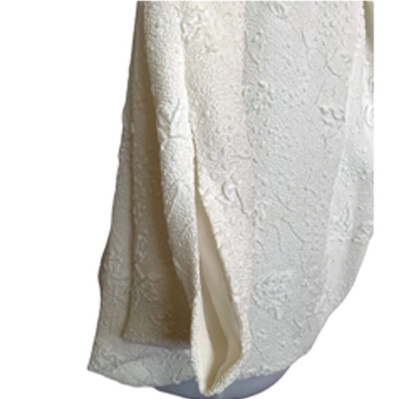 𝅺the Dori Collection Beverly Hills Cape - Picture 3 of 6